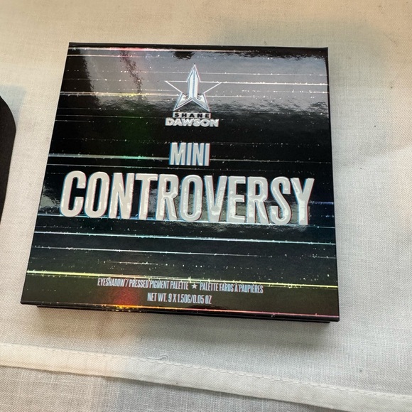 Jeffree Star Mini Controversy Palette - Picture 3 of 5